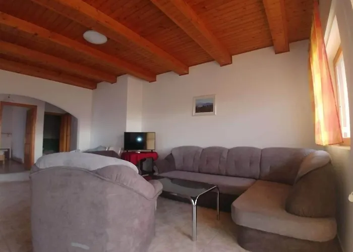 Vitorlas Villa, Emelet Lägenhet