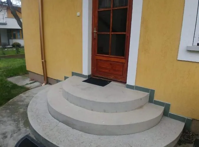 Vitorlas Villa, Emelet