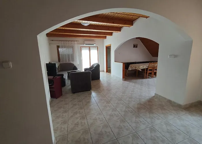 Vitorlas Villa, Emelet Lägenhet *