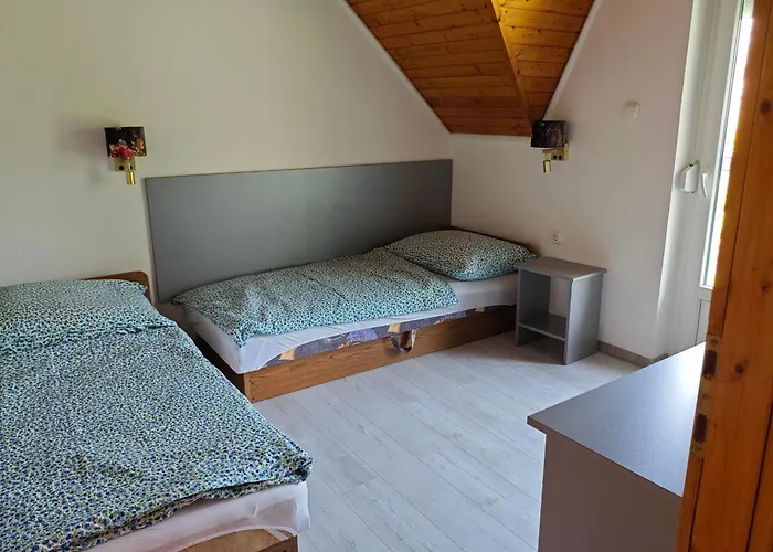 Vitorlas Villa, Emelet *